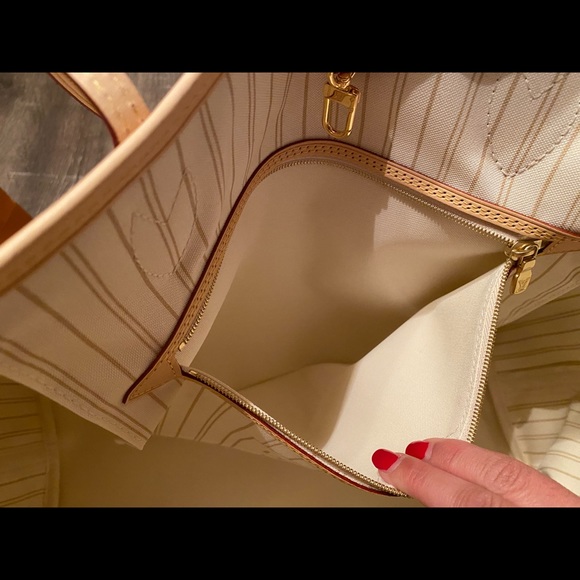 AUTHENTIC SOLD-OUT EVERYWHERE! GM Damier Azur Neverfull. 15.4 x 12.6 x 7.9 in. - Picture 5 of 13